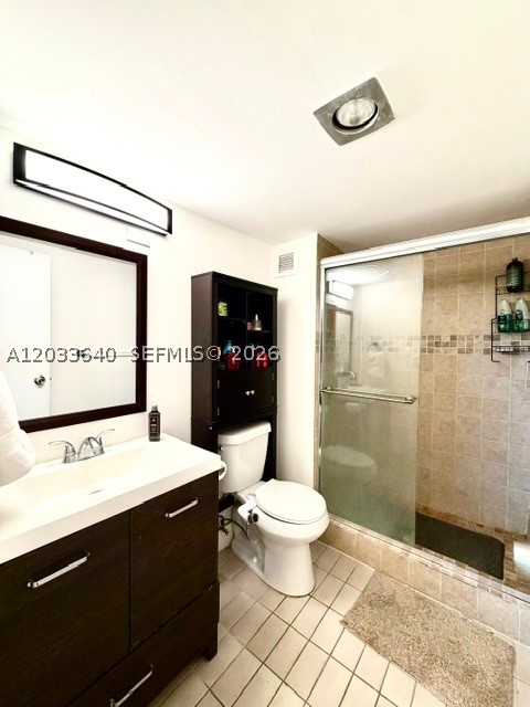 2450 NE 135th St #704, North Miami FL 33181