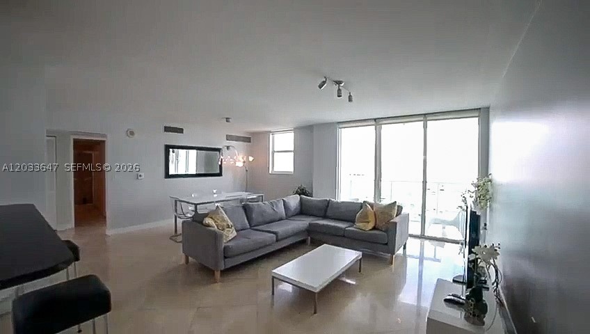 31 SE 5th St #2001, Miami FL 33131