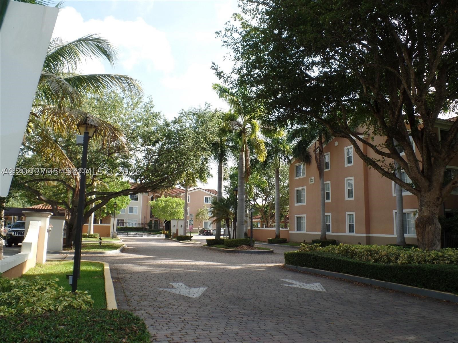 6801 SW 44th St #203, Miami FL 33155