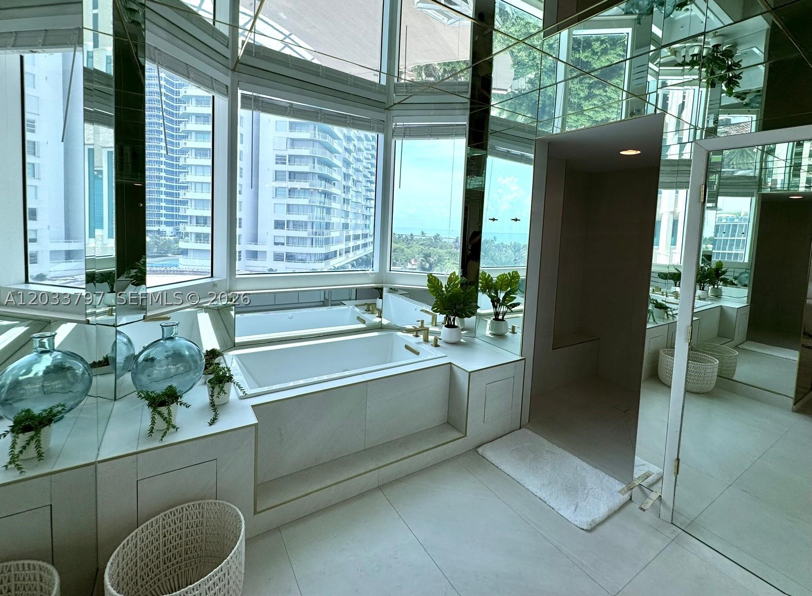 300 S Pointe Dr #705, Miami Beach FL 33139