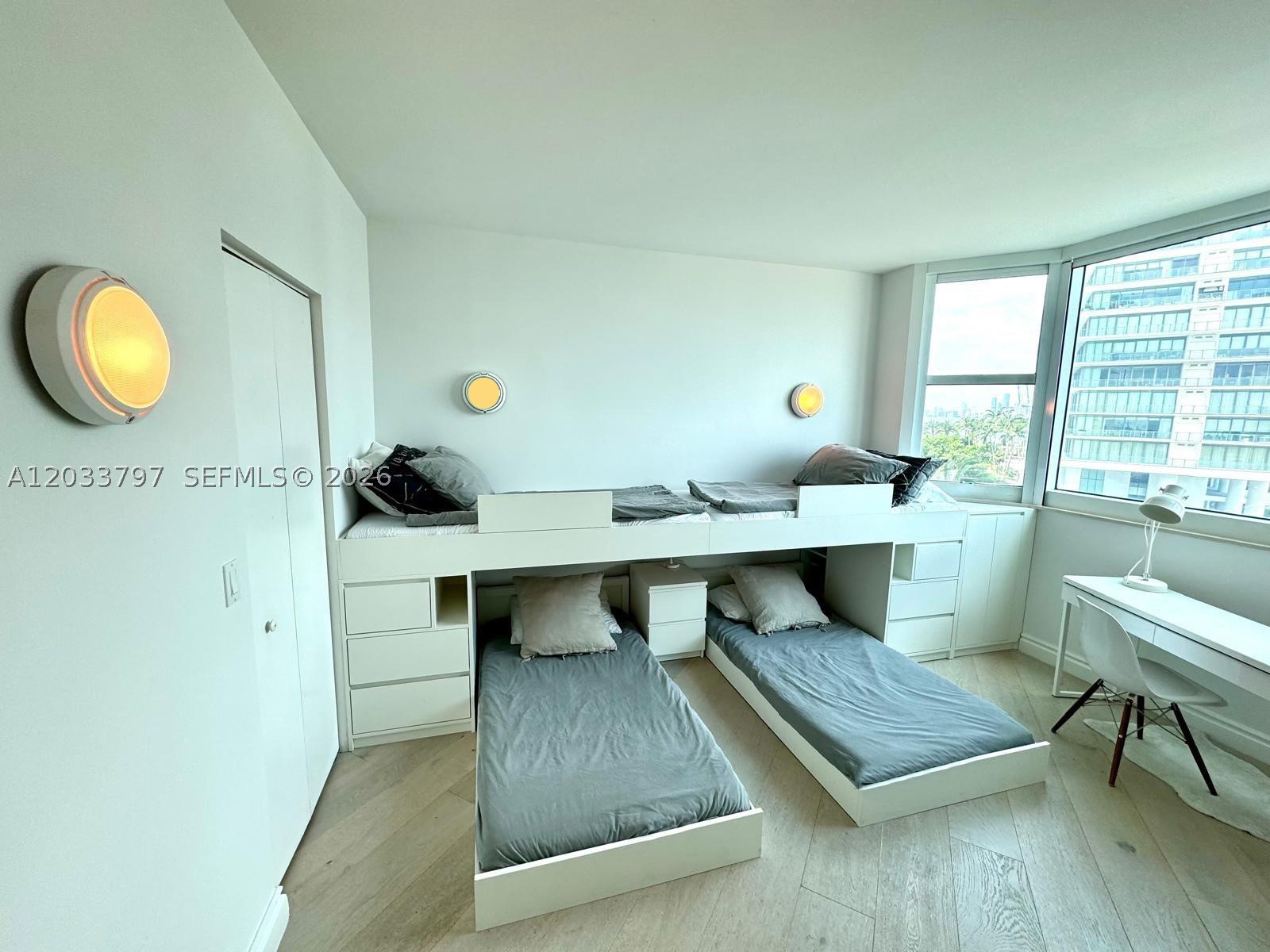 300 S Pointe Dr #705, Miami Beach FL 33139