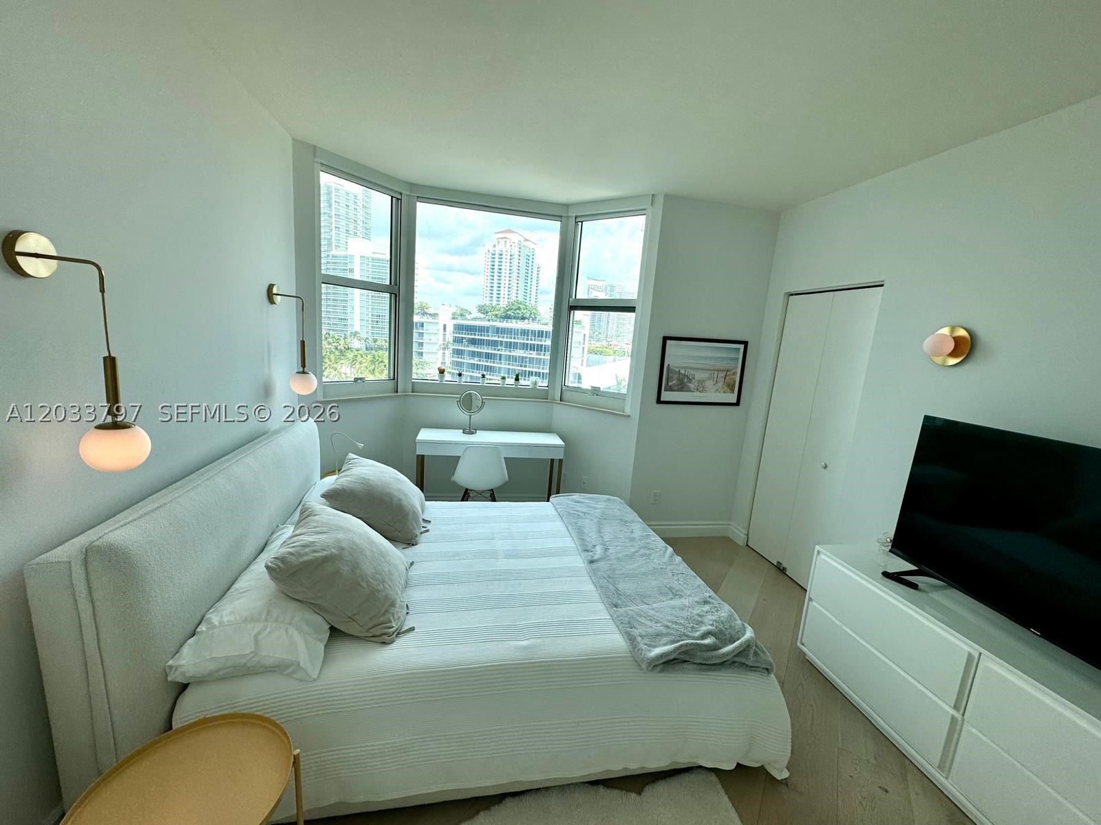 300 S Pointe Dr #705, Miami Beach FL 33139