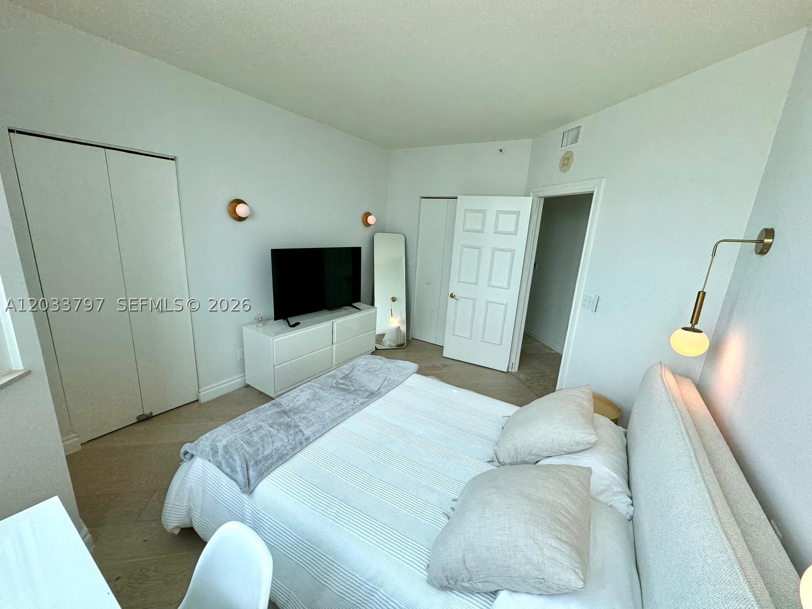 300 S Pointe Dr #705, Miami Beach FL 33139