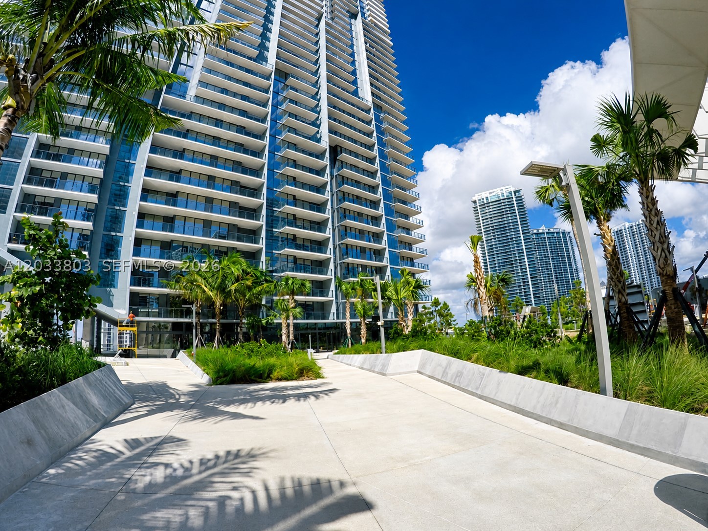 88 SW 7th St #2206, Miami FL 33130