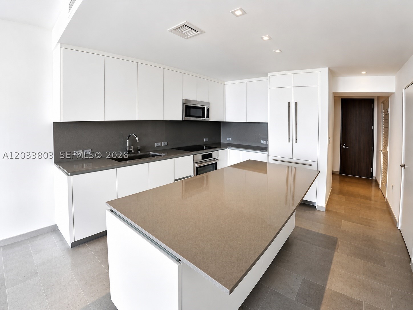 88 SW 7th St #2206, Miami FL 33130