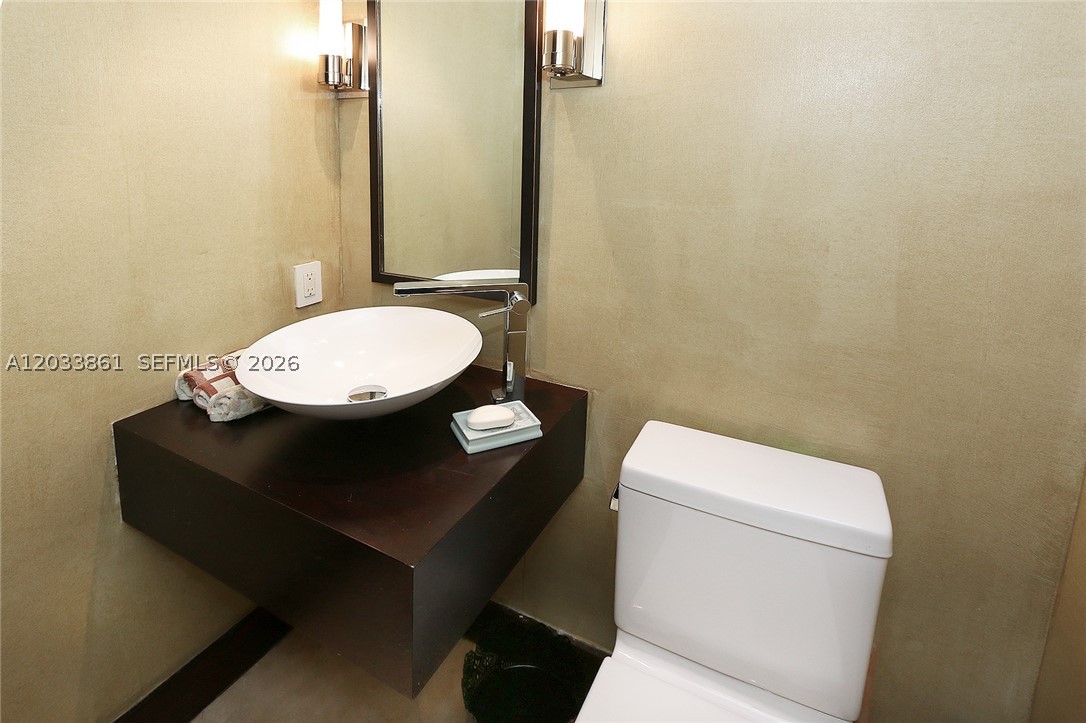 100 S Pointe Dr #601, Miami Beach FL 33139