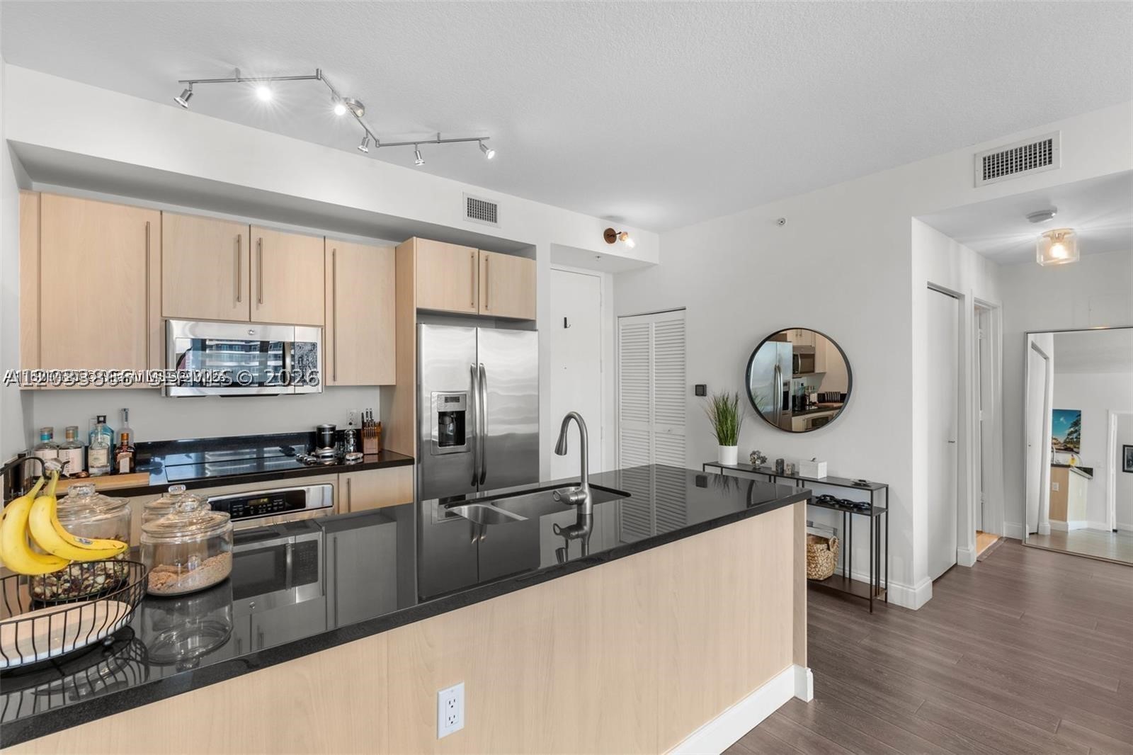 79 SW 12th St #2204-S, Miami FL 33130
