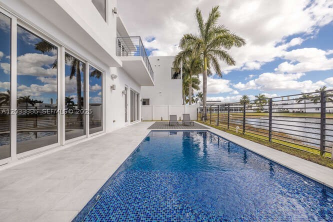 10250 NW 75th Ter, Doral FL 33178