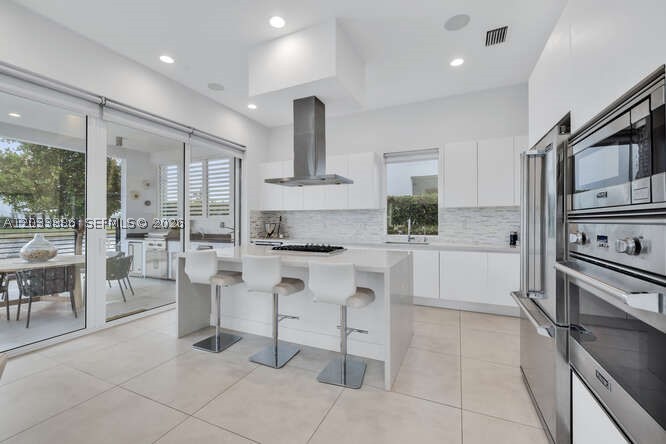 10250 NW 75th Ter, Doral FL 33178