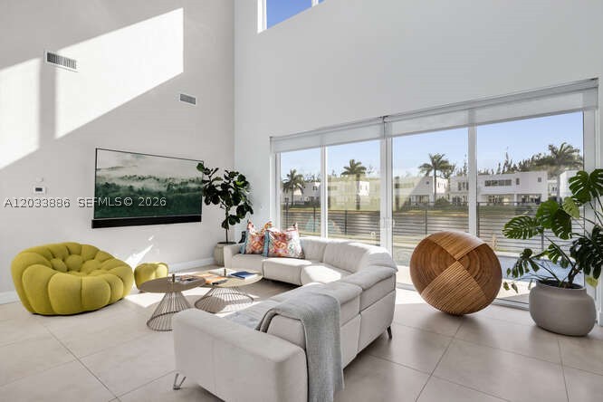 10250 NW 75th Ter, Doral FL 33178