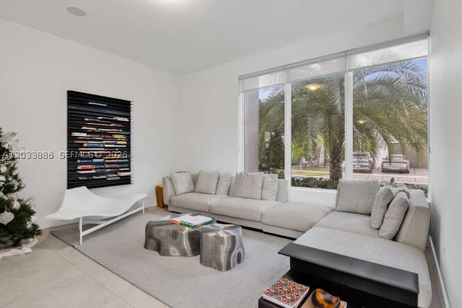 10250 NW 75th Ter, Doral FL 33178