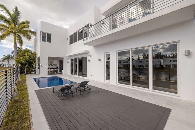 10250 NW 75th Ter, Doral FL 33178