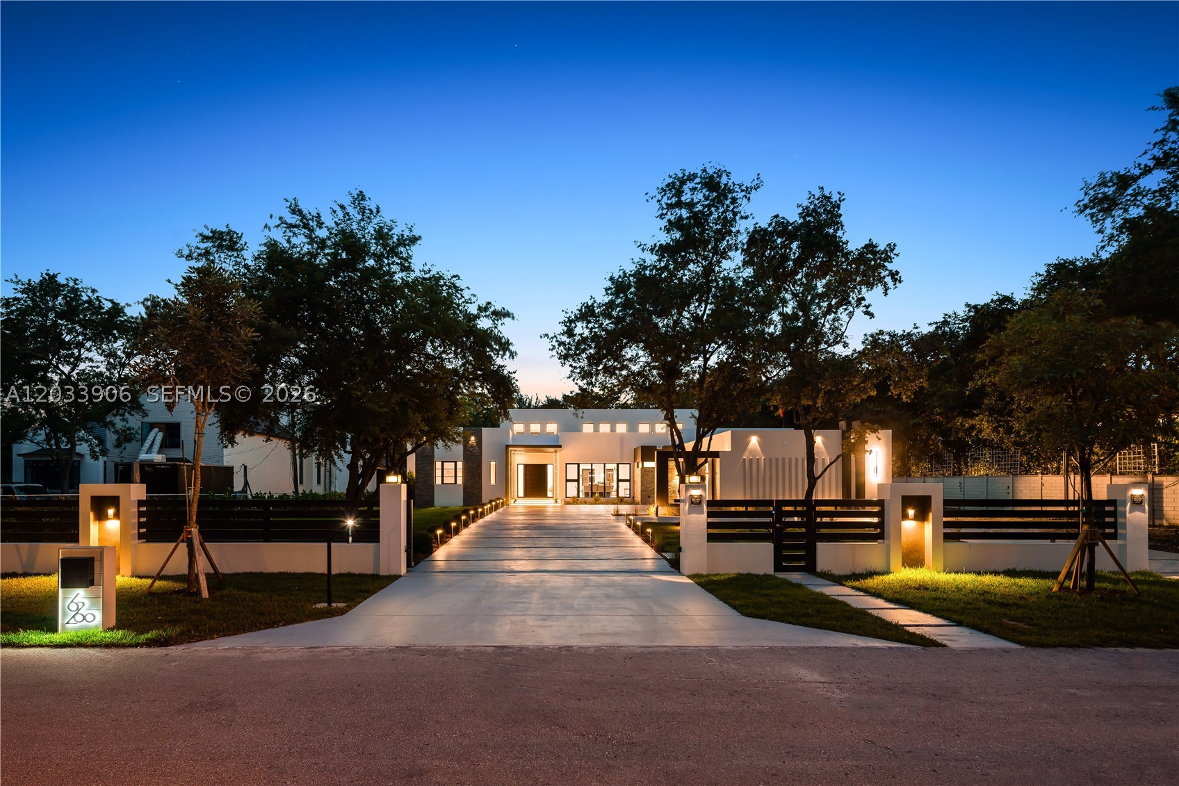 6200 SW 83 Av, Miami FL 33143