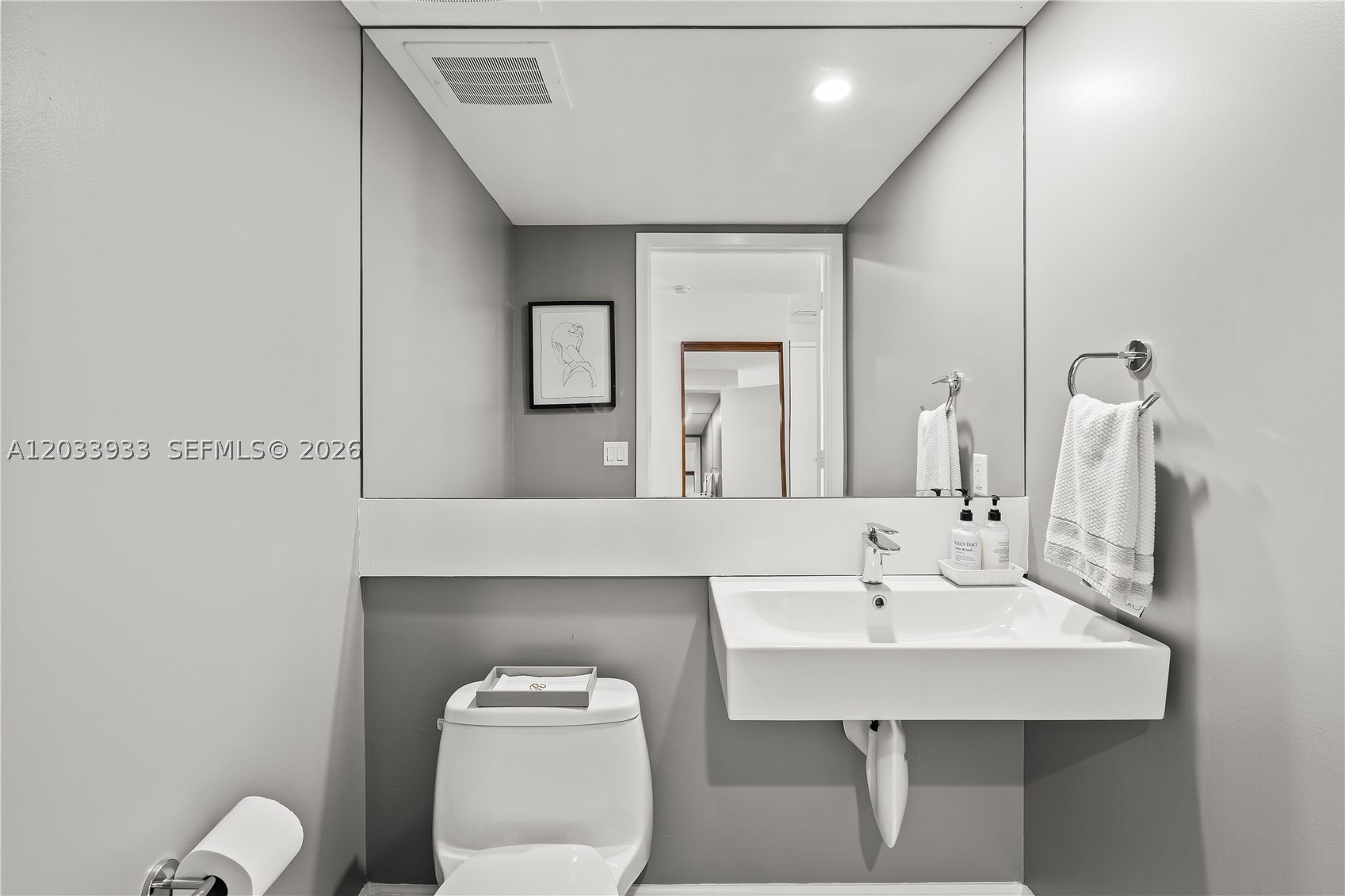 901 BRICKELL KEY BL #2206, Miami FL 33131