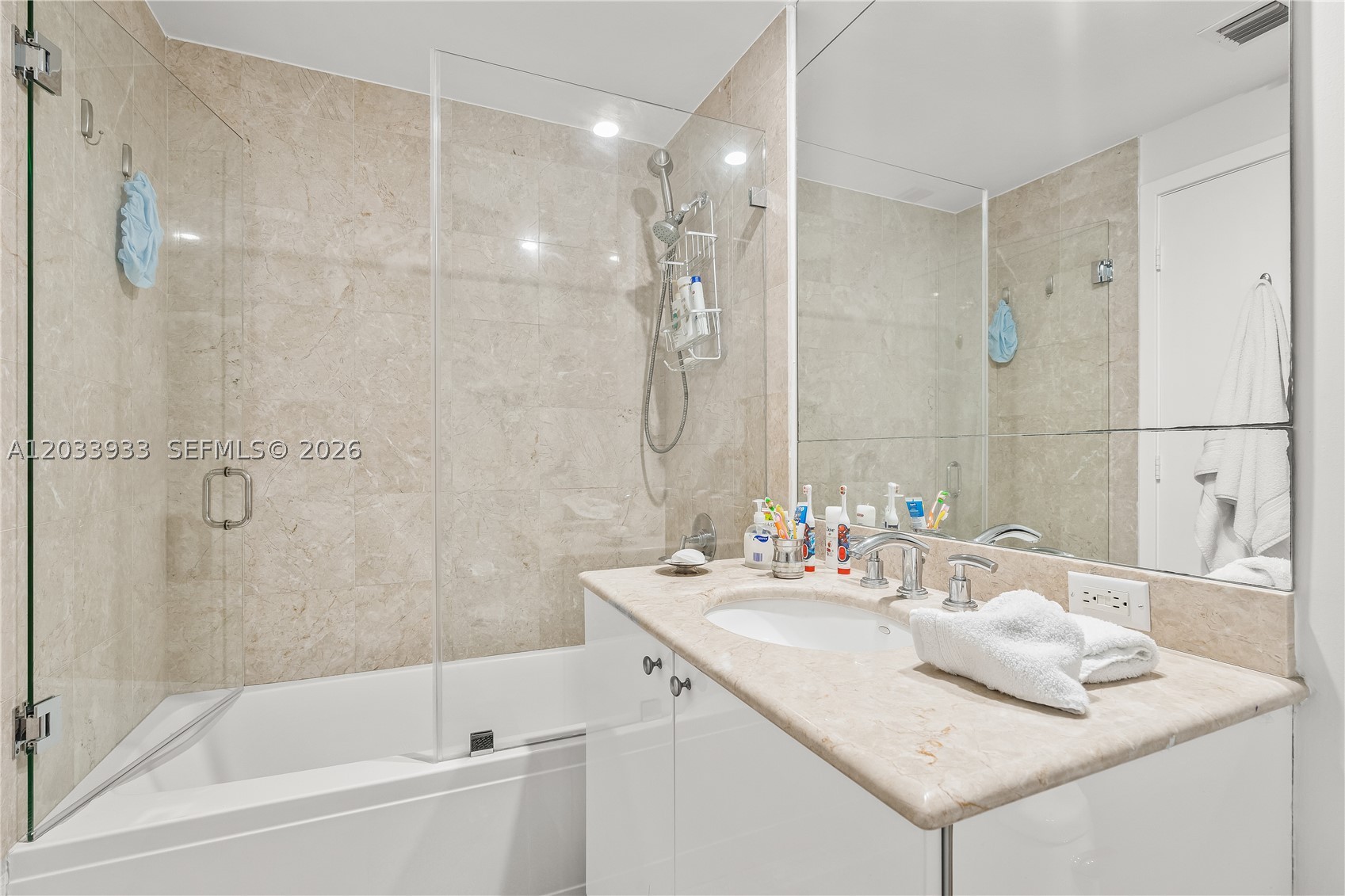901 BRICKELL KEY BL #2206, Miami FL 33131