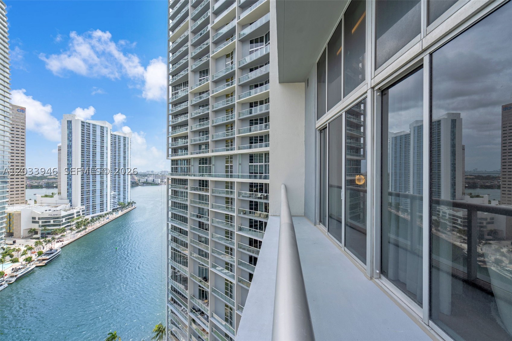 475 Brickell Ave #2215, Miami FL 33131