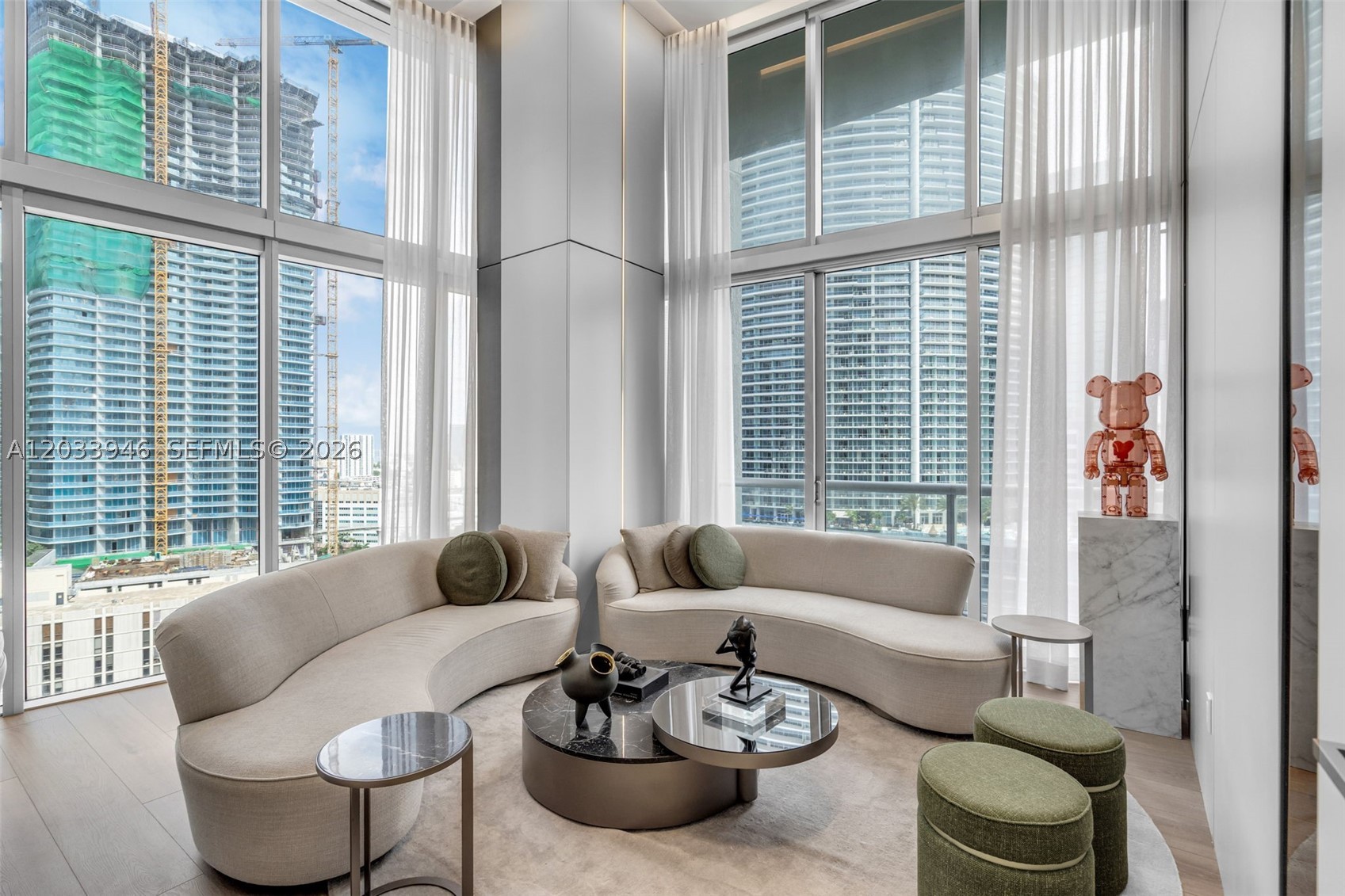 475 Brickell Ave #2215, Miami FL 33131