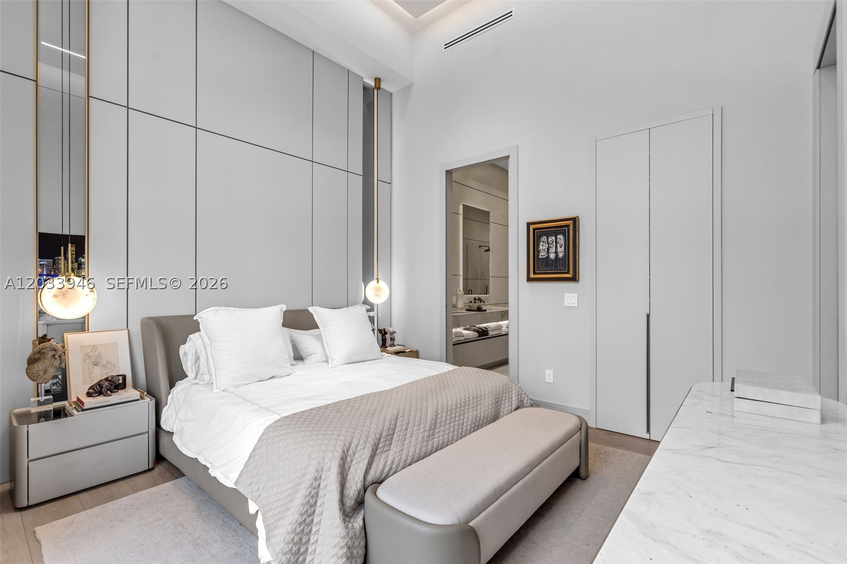 475 Brickell Ave #2215, Miami FL 33131