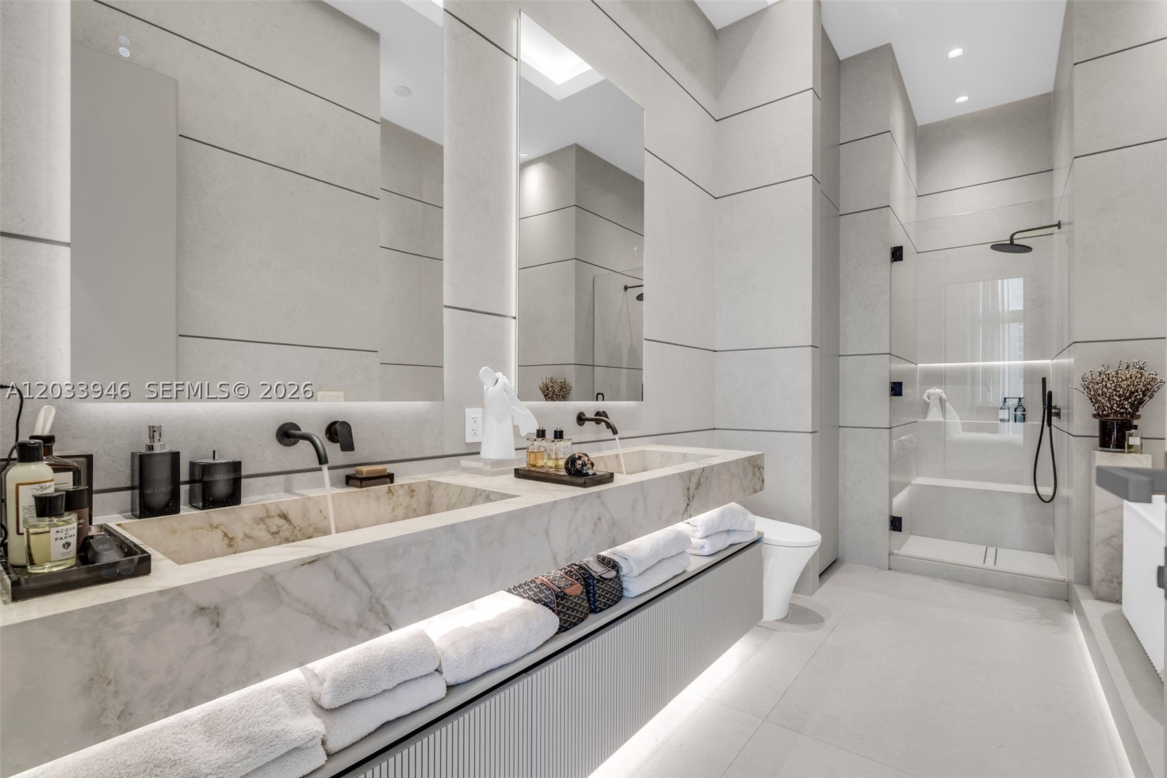 475 Brickell Ave #2215, Miami FL 33131