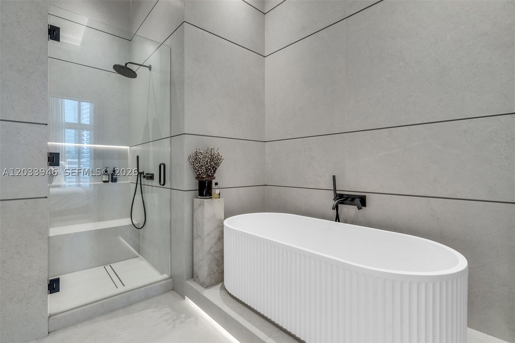 475 Brickell Ave #2215, Miami FL 33131