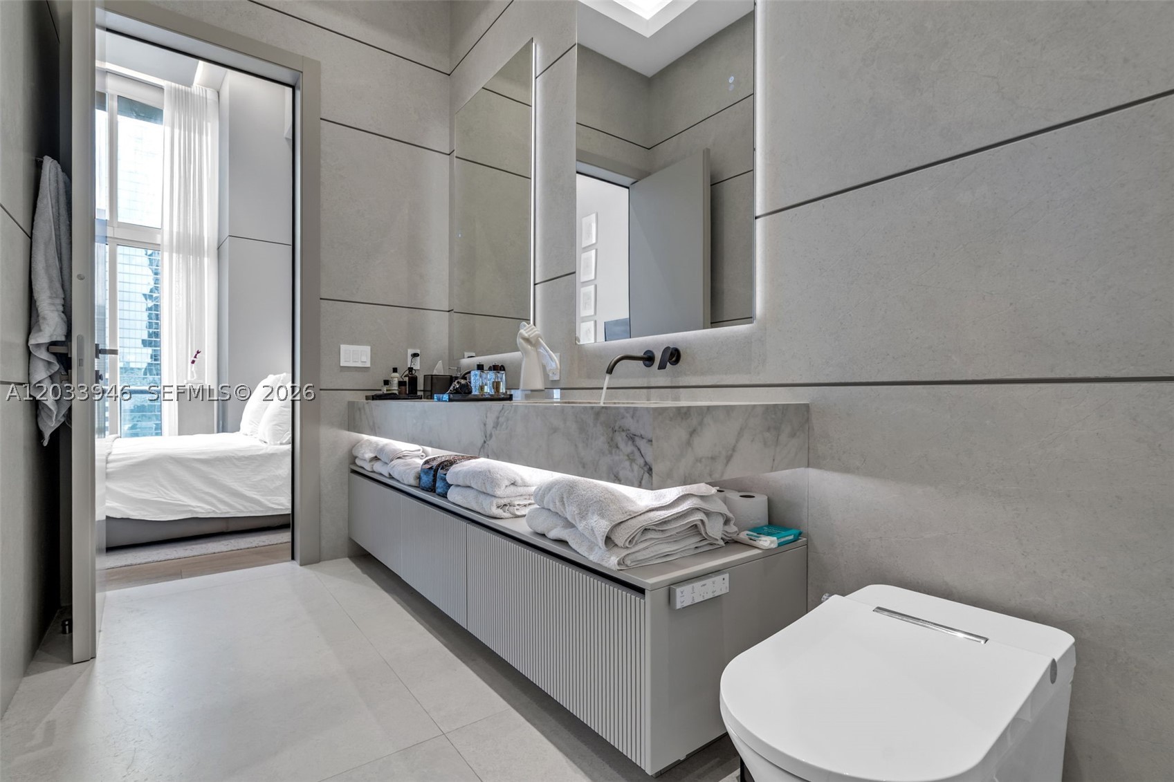 475 Brickell Ave #2215, Miami FL 33131