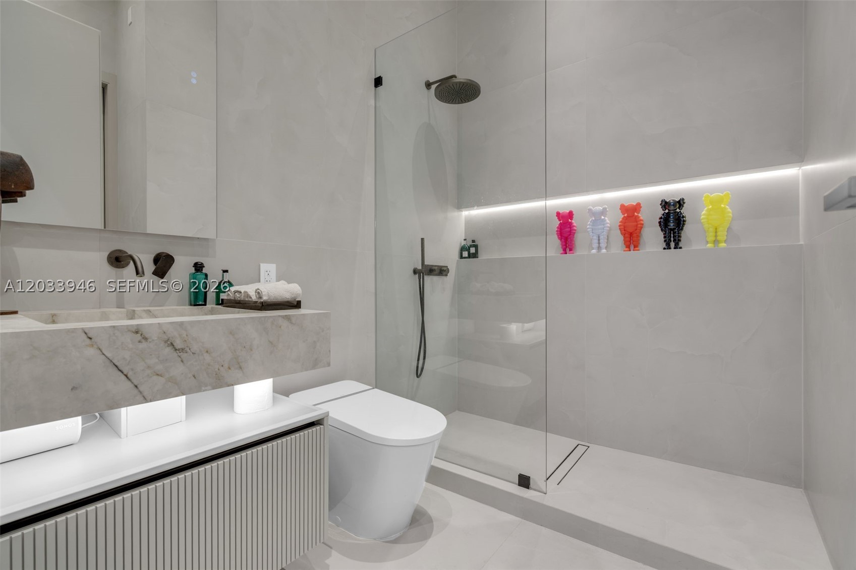 475 Brickell Ave #2215, Miami FL 33131