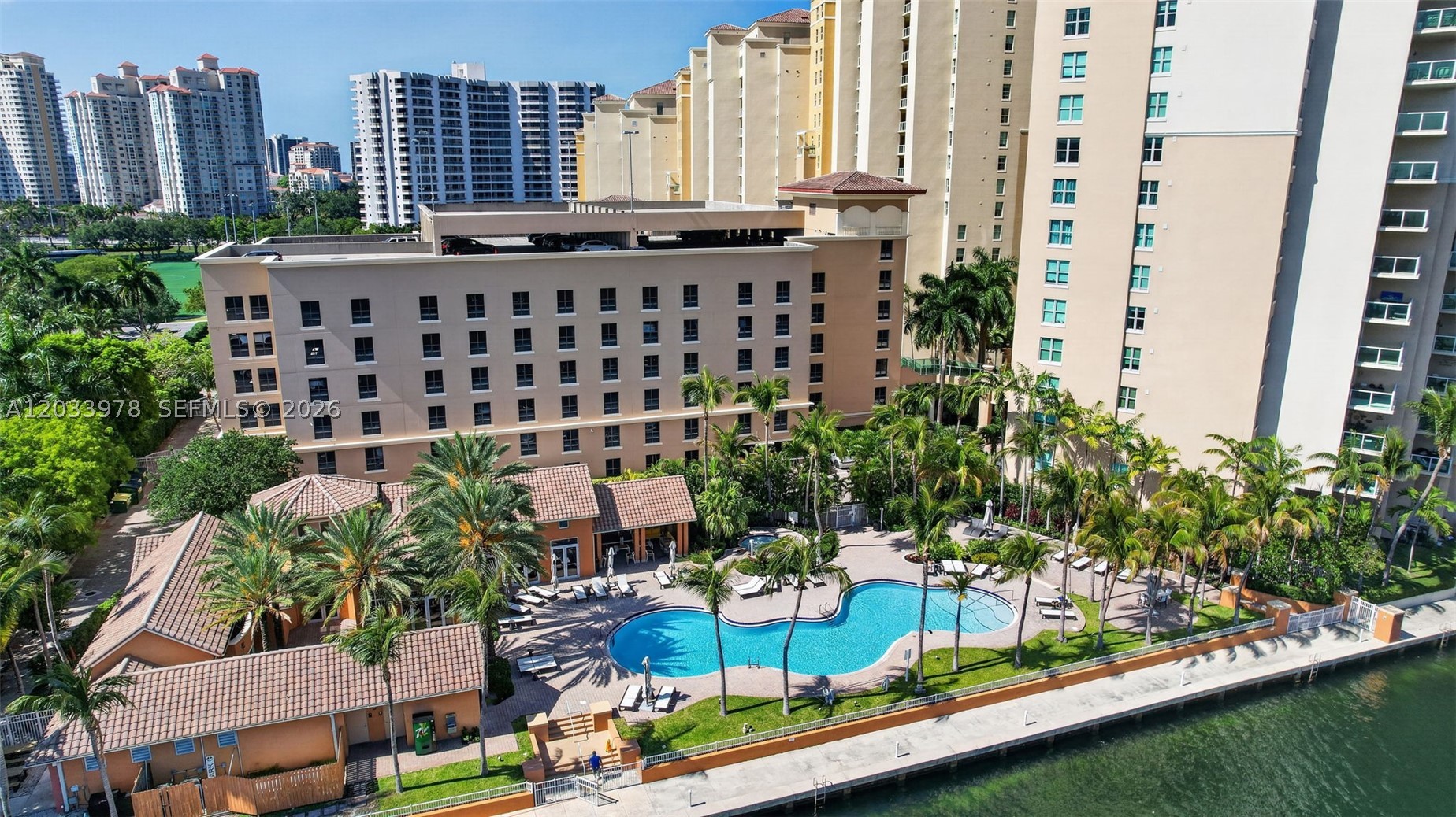 3340 NE 190th St #402, Aventura FL 33180