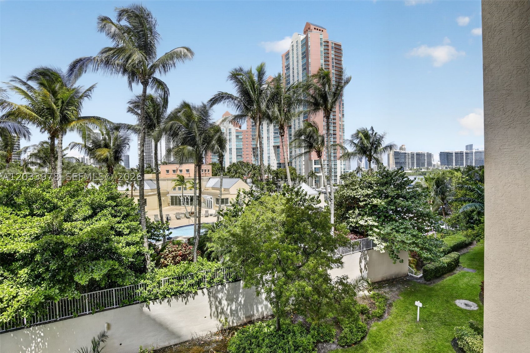 3340 NE 190th St #402, Aventura FL 33180