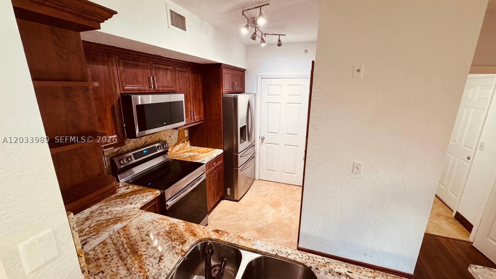 2516 Centergate Dr #102, Miramar FL 33025