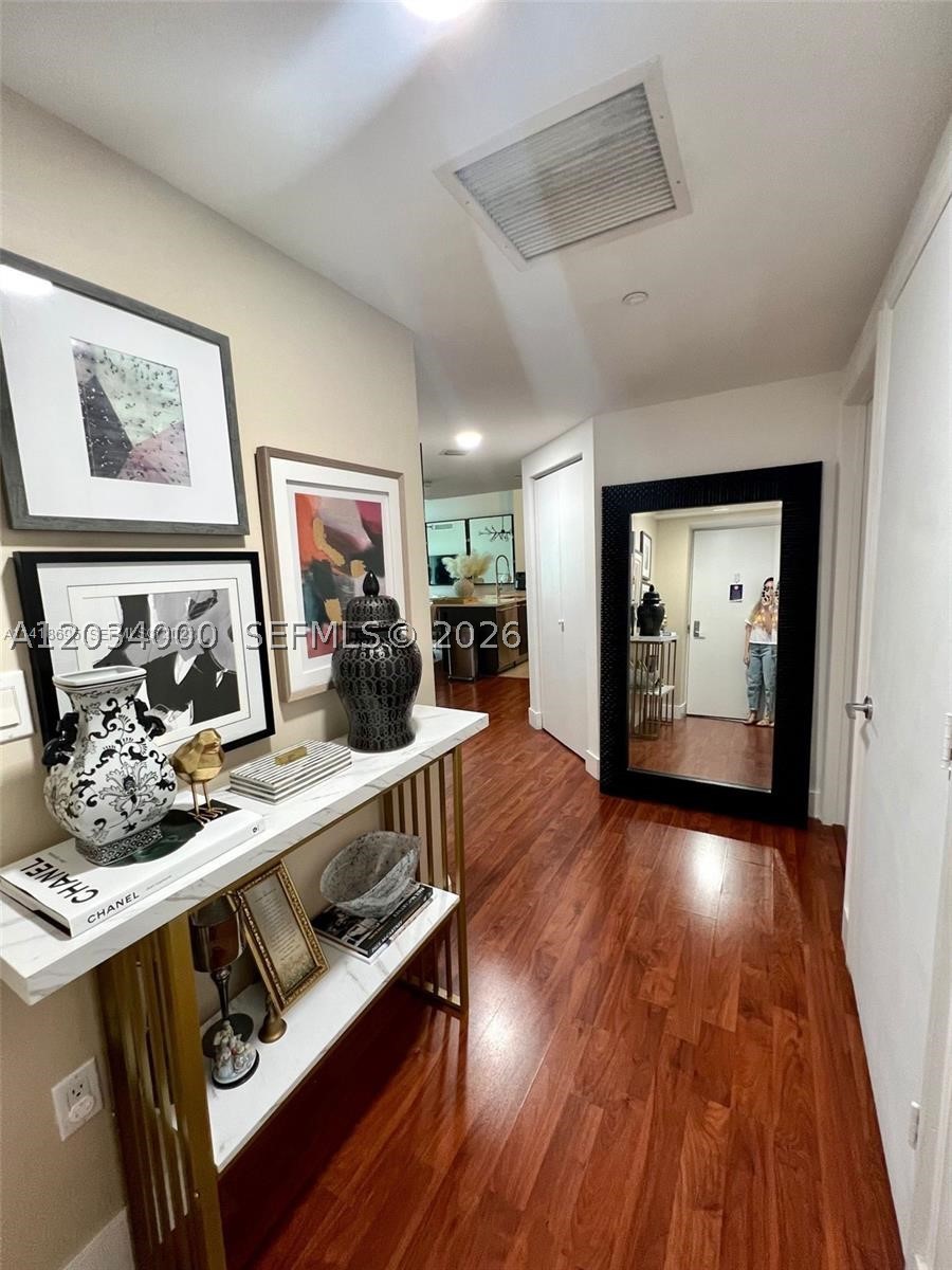 500 Brickell Ave #1410, Miami FL 33131