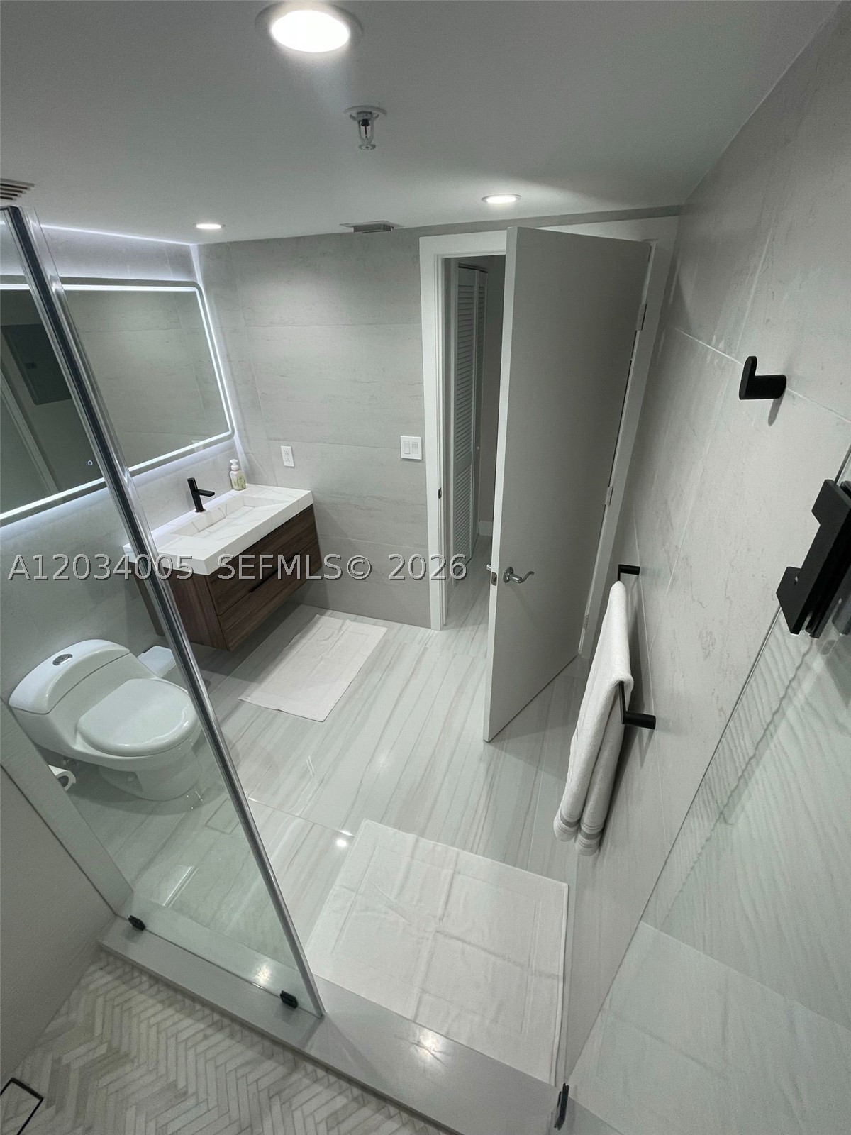 31 SE 5th St #3103, Miami FL 33131
