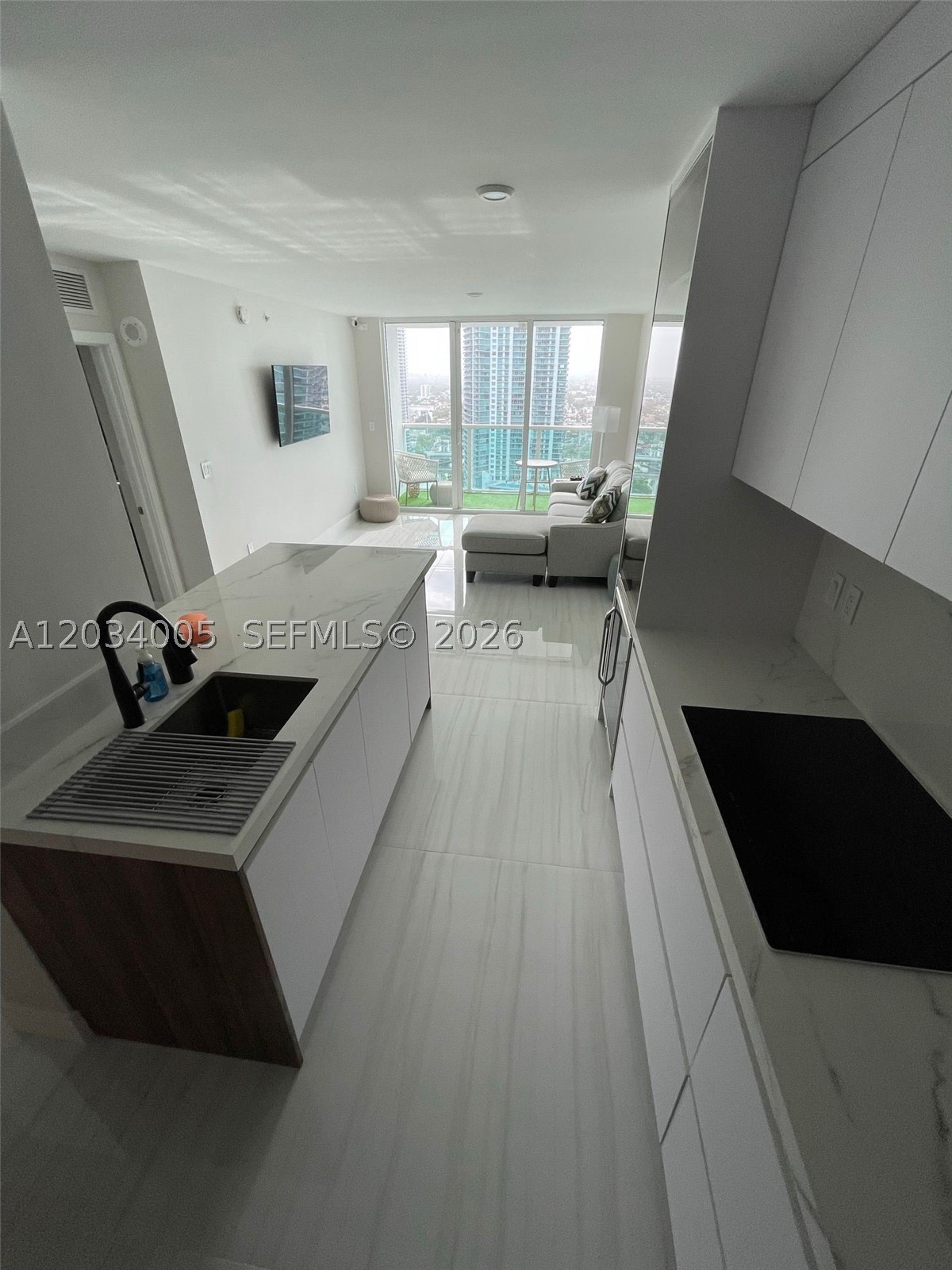 31 SE 5th St #3103, Miami FL 33131
