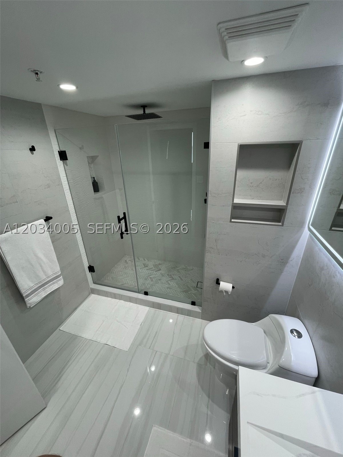 31 SE 5th St #3103, Miami FL 33131