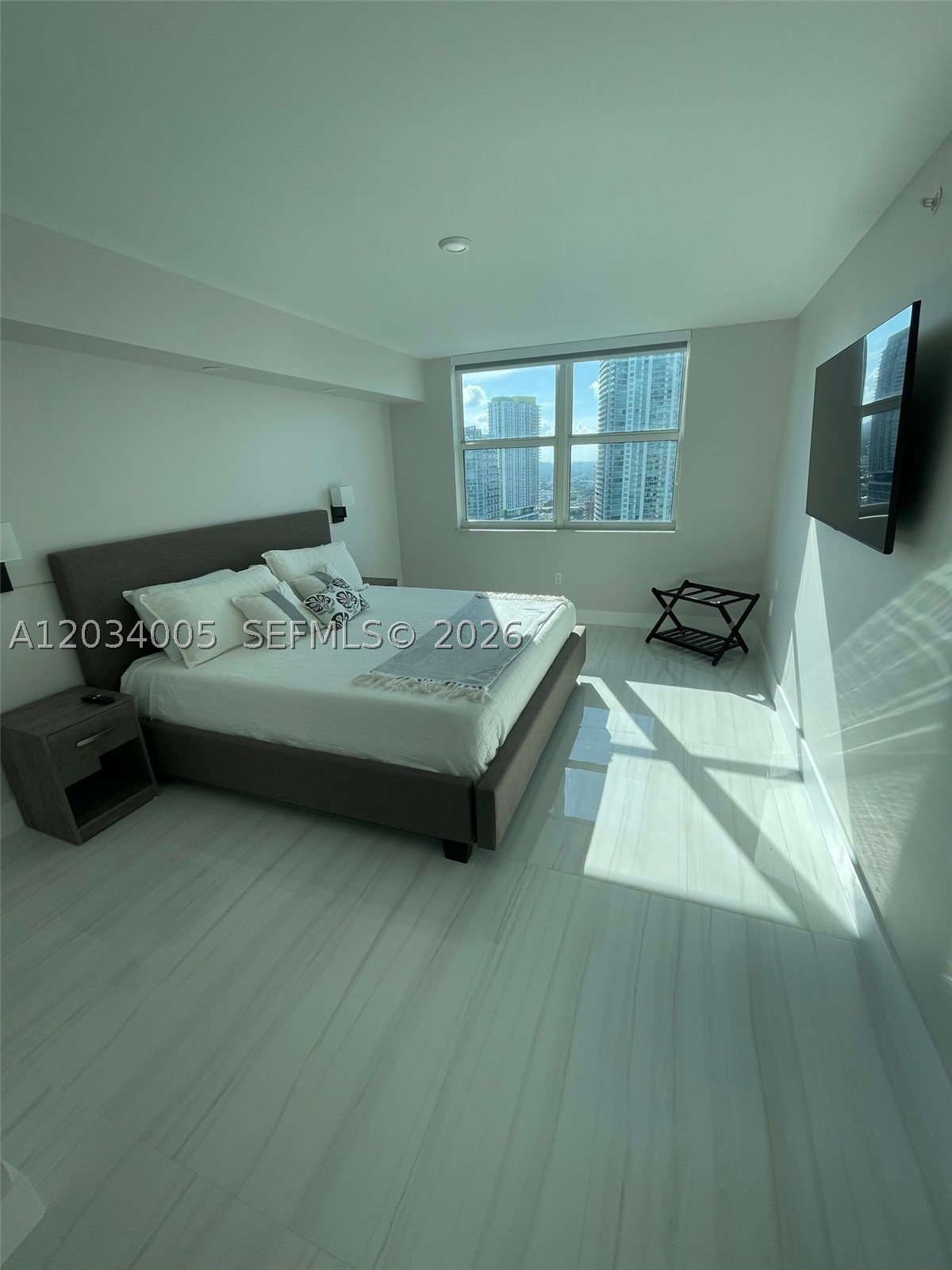 31 SE 5th St #3103, Miami FL 33131