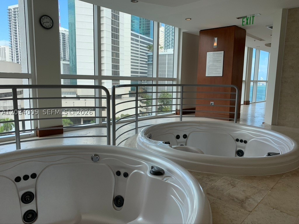 31 SE 5th St #3103, Miami FL 33131