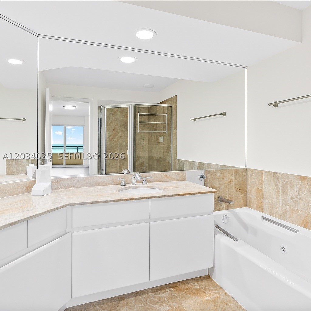 888 Brickell Key #2510, Miami FL 33131