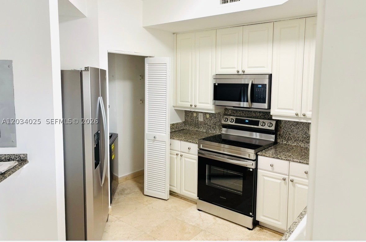 888 Brickell Key #2510, Miami FL 33131