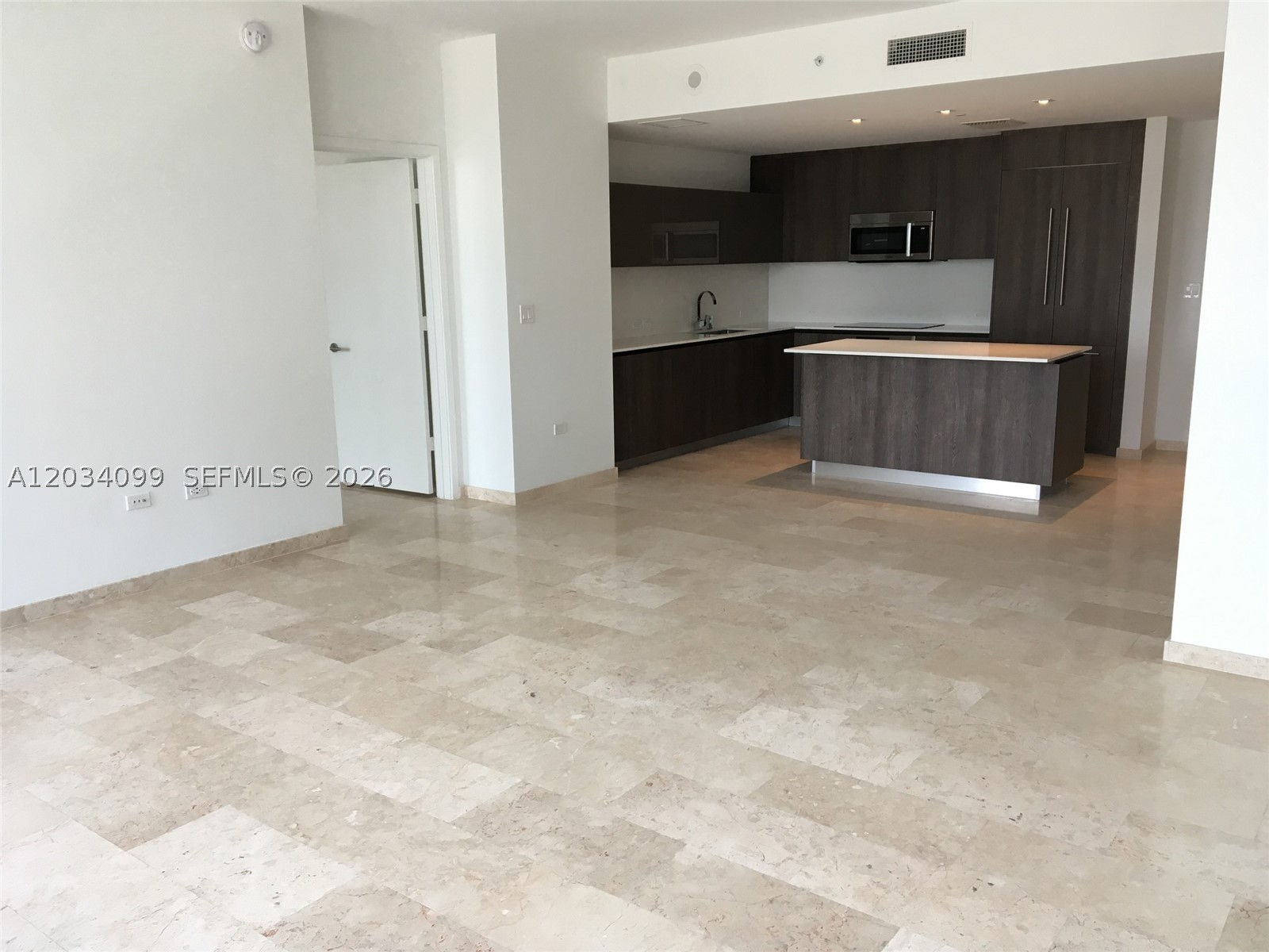 68 SE 6th St #1108, Miami FL 33131