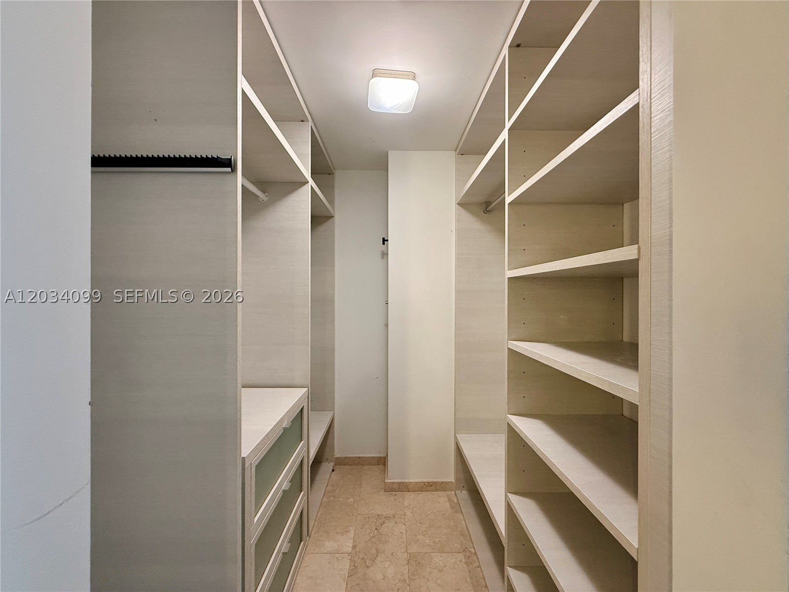 68 SE 6th St #1108, Miami FL 33131