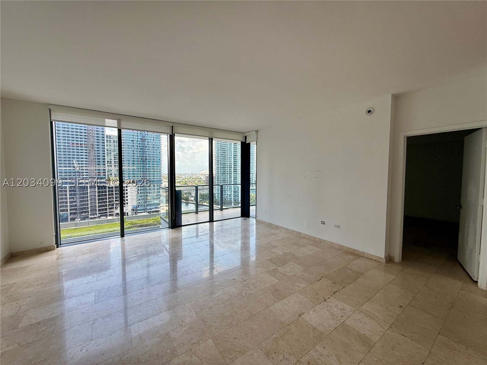 68 SE 6th St #1108, Miami FL 33131