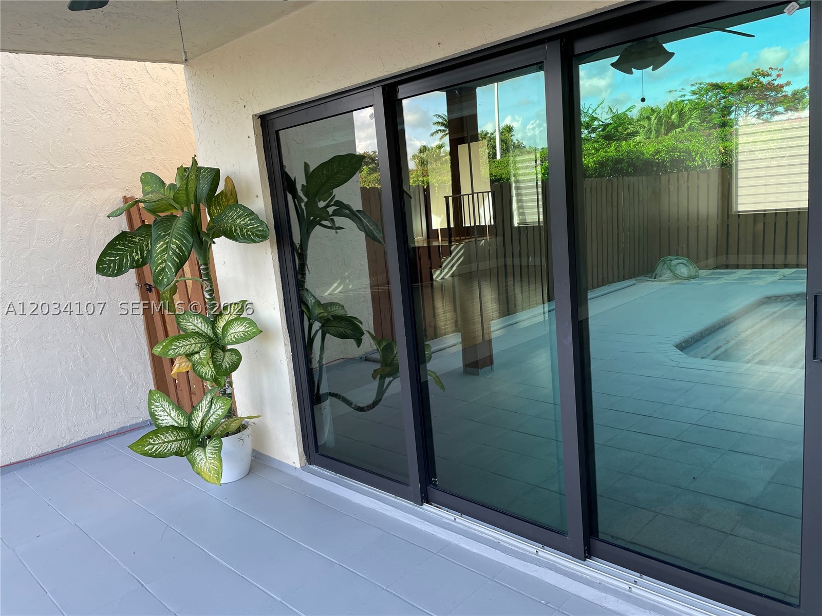 Miami FL 33196 - A12034107