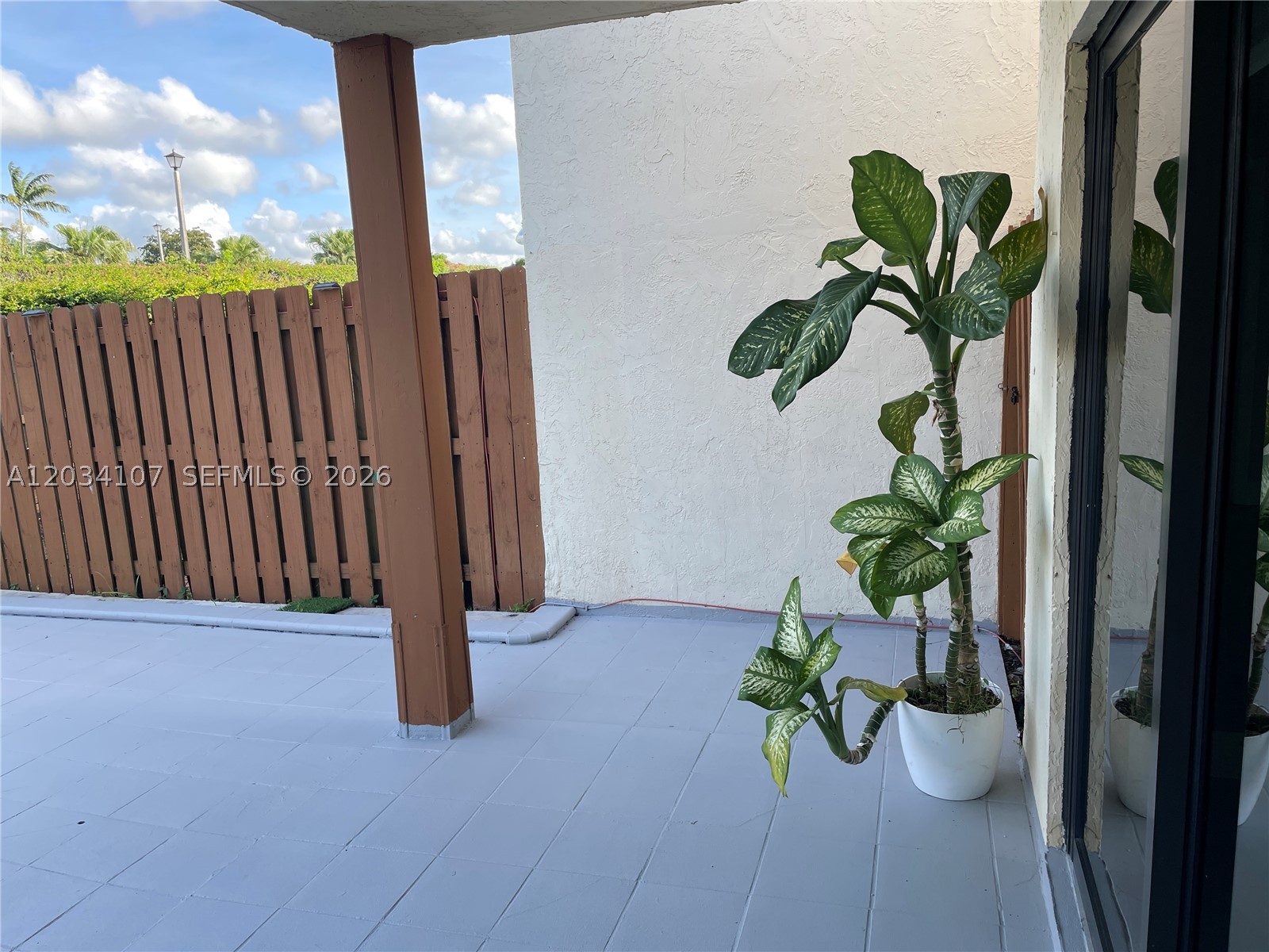 Miami FL 33196 - A12034107