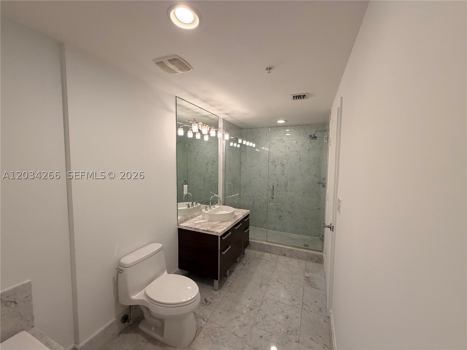 253 NE 2nd St #1006, Miami FL 33132