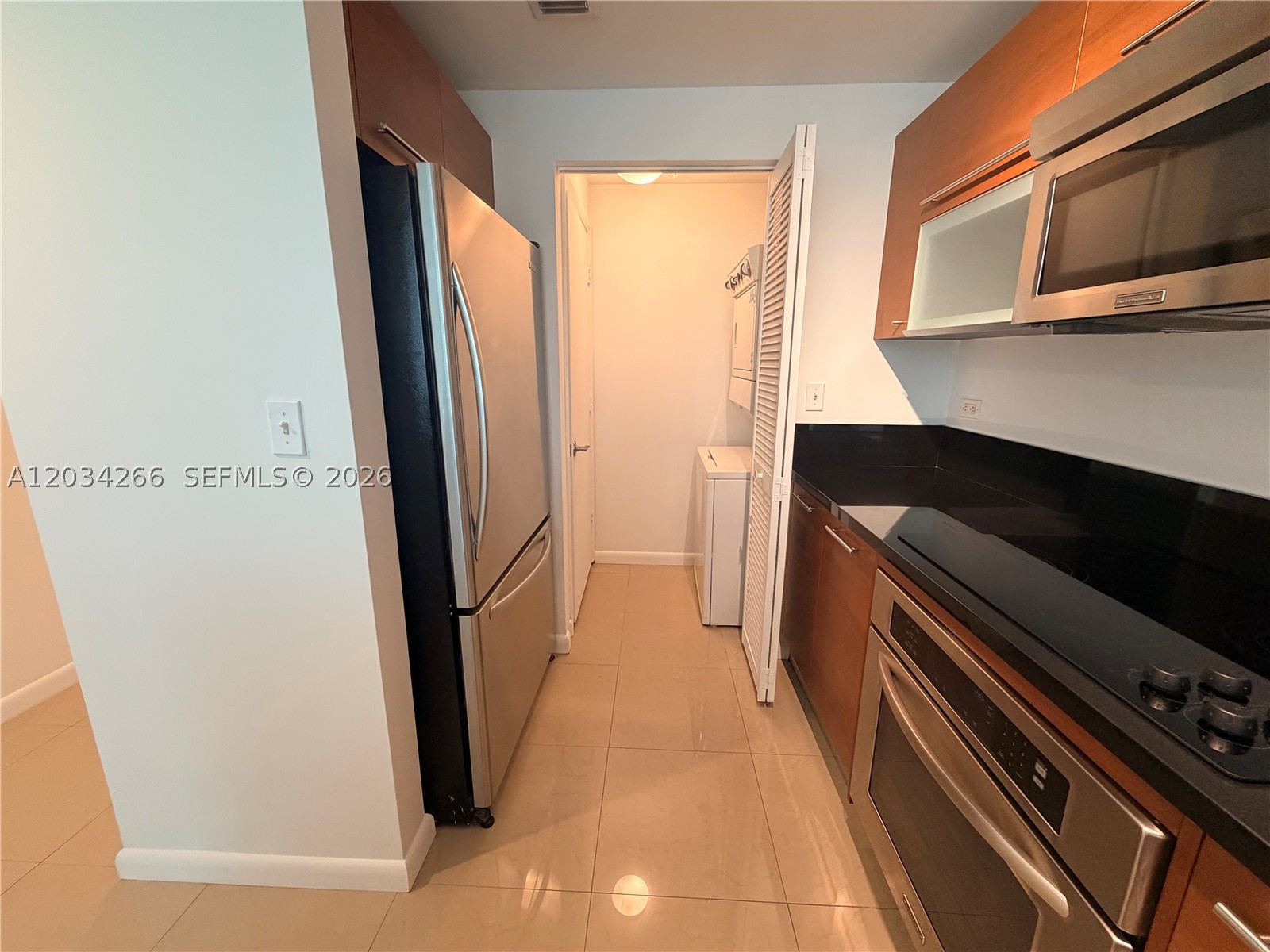 253 NE 2nd St #1006, Miami FL 33132
