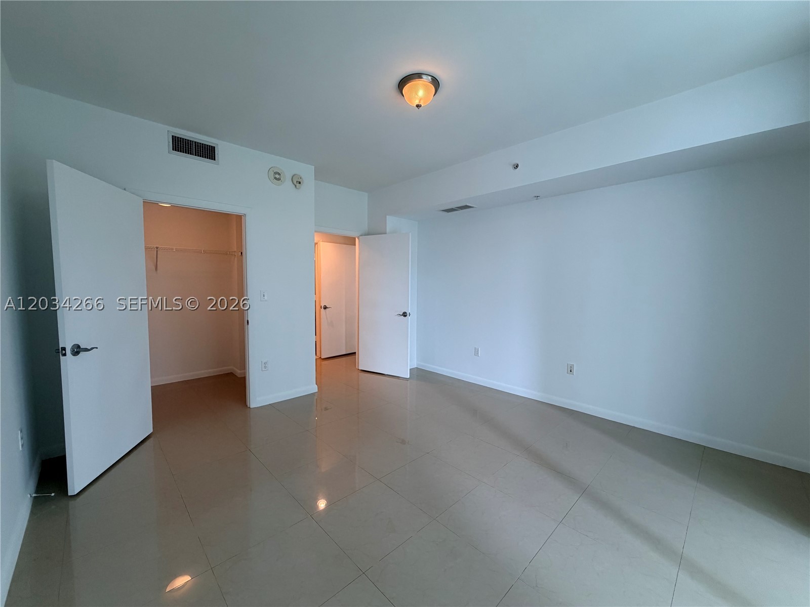 253 NE 2nd St #1006, Miami FL 33132