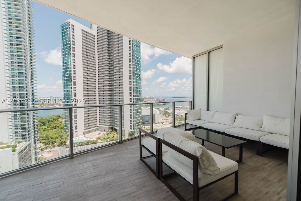 Miami FL 33132 - A12034315