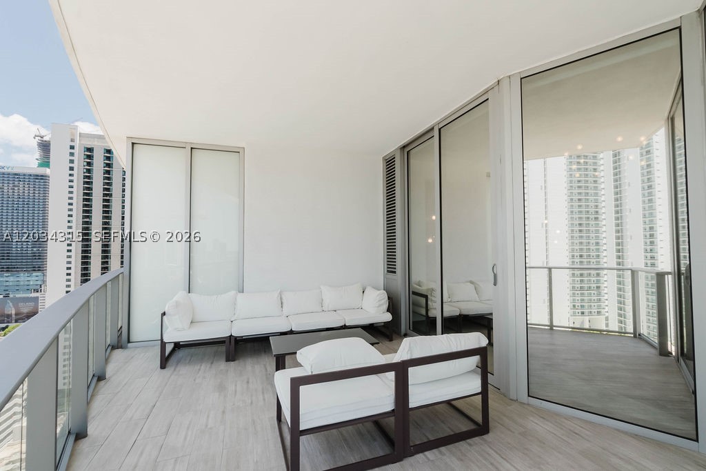 Miami FL 33132 - A12034315