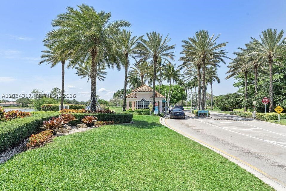 2104 Tigris Dr, West Palm Beach FL 33411