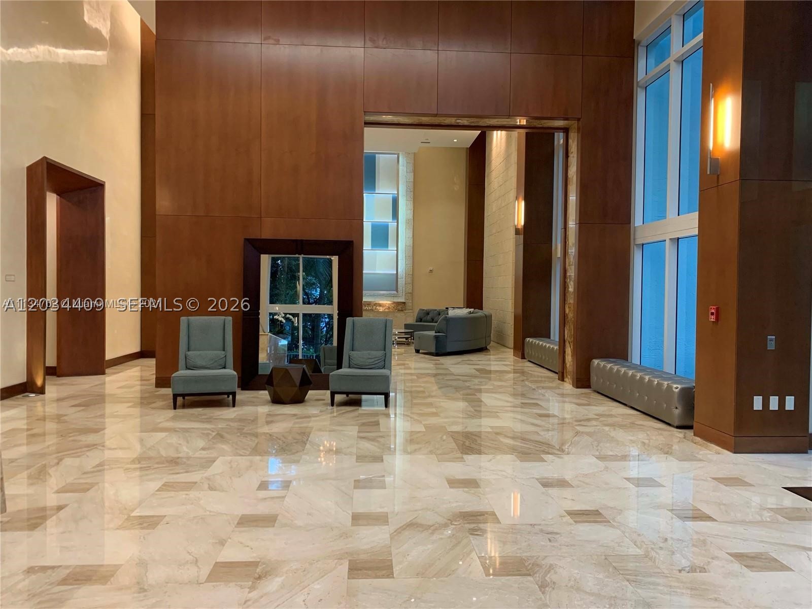 31 SE 5th St #1910, Miami FL 33131