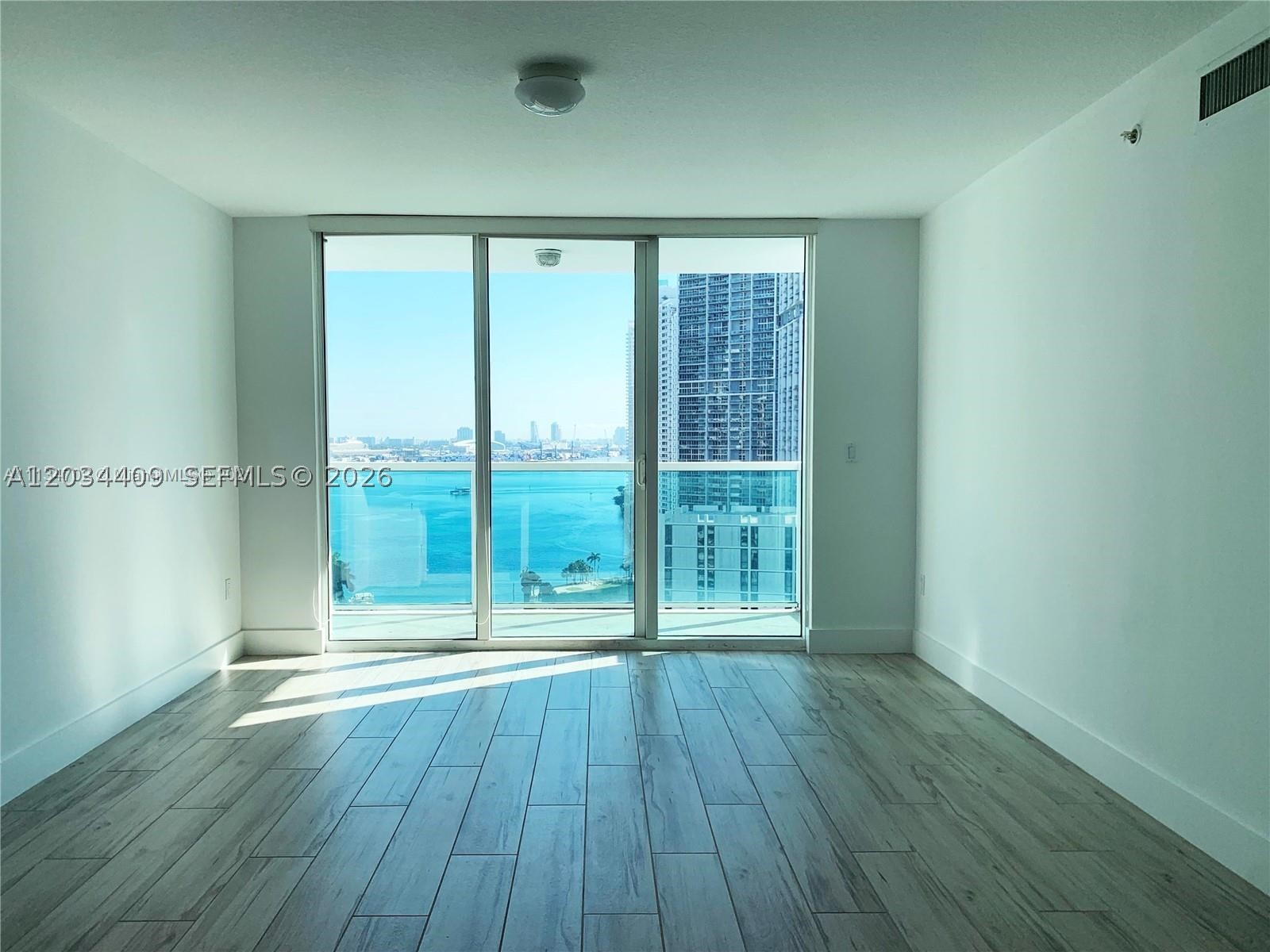 31 SE 5th St #1910, Miami FL 33131
